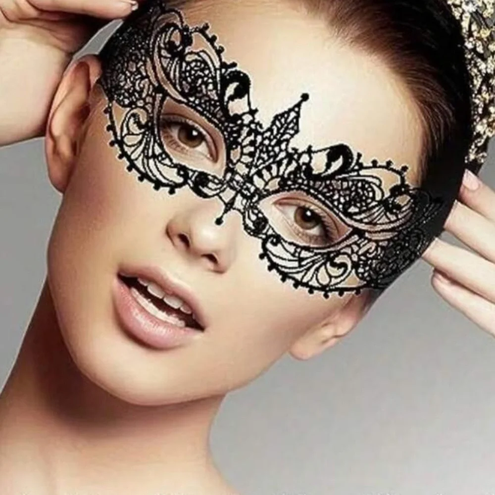Lace Masquerade Eye Mask in Black